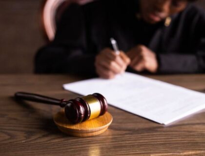 Robber Attempts To Stab Court Officials After Conviction