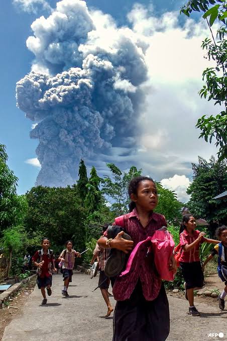 Schoolchildren Flee as Indonesia’s Mount Lewotobi Laki Laki Erupts Again Within a Week