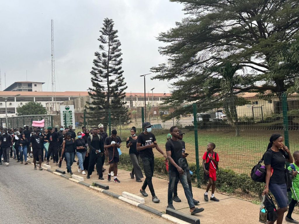 UI Students Protest 82-Day Power Outage at UCH