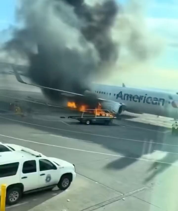 American Airlines Plane Catches Fire at Denver Airport, 12 Hospitalized with Minor Injuries (Video)