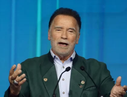 Schwarzenegger Says Immigrants Should Act as Honored Guests in the U.S