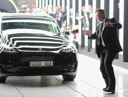 Tesla Shares Tumble 7% as Elon Musk Announces ‘America Party’ Amidst Investor Concerns