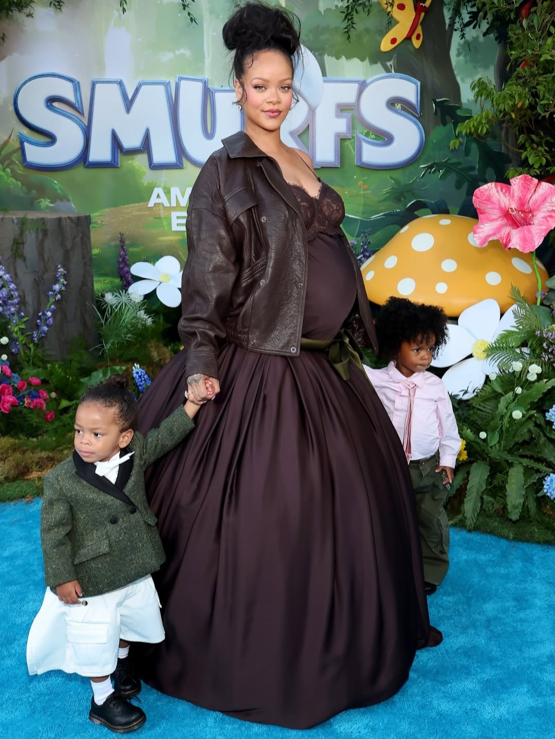 Rihanna Spotted With Her Children At The Premiere Of Smurfs (Photos)
