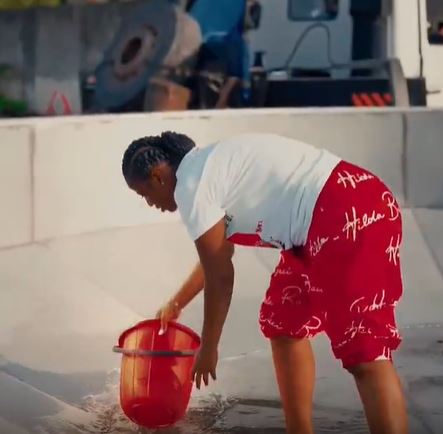 Hilda Baci Washes Giant Pot Ahead Of Record-Breaking Jollof Rice Attempt