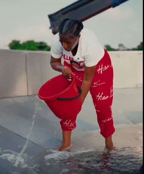 Hilda Baci Washes Giant Pot Ahead Of Record-Breaking Jollof Rice Attempt