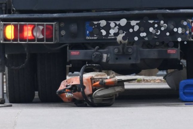 Thieves Pull Off Daring Louvre Heist, Make Off With Priceless Jewels