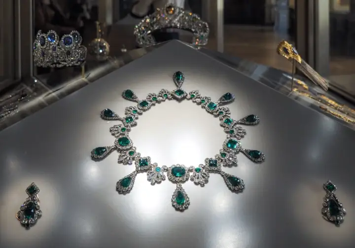 Thieves Steal $102 Million Worth Of Crown Jewels From Louvre Museum In Paris