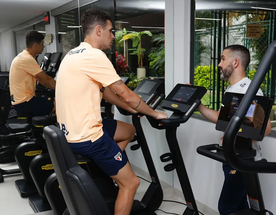 Former Chelsea Star Oscar Hospitalized With Heart Problem, Future Uncertain