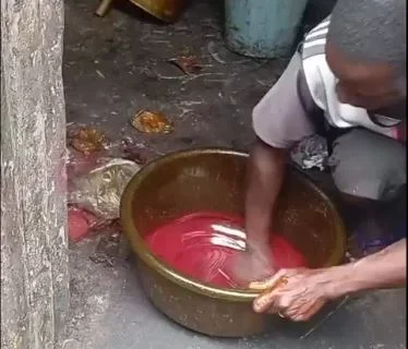 Outrage As Video Shows Palm Oil Mixed With Dye, Nigerians Demand NAFDAC Action
